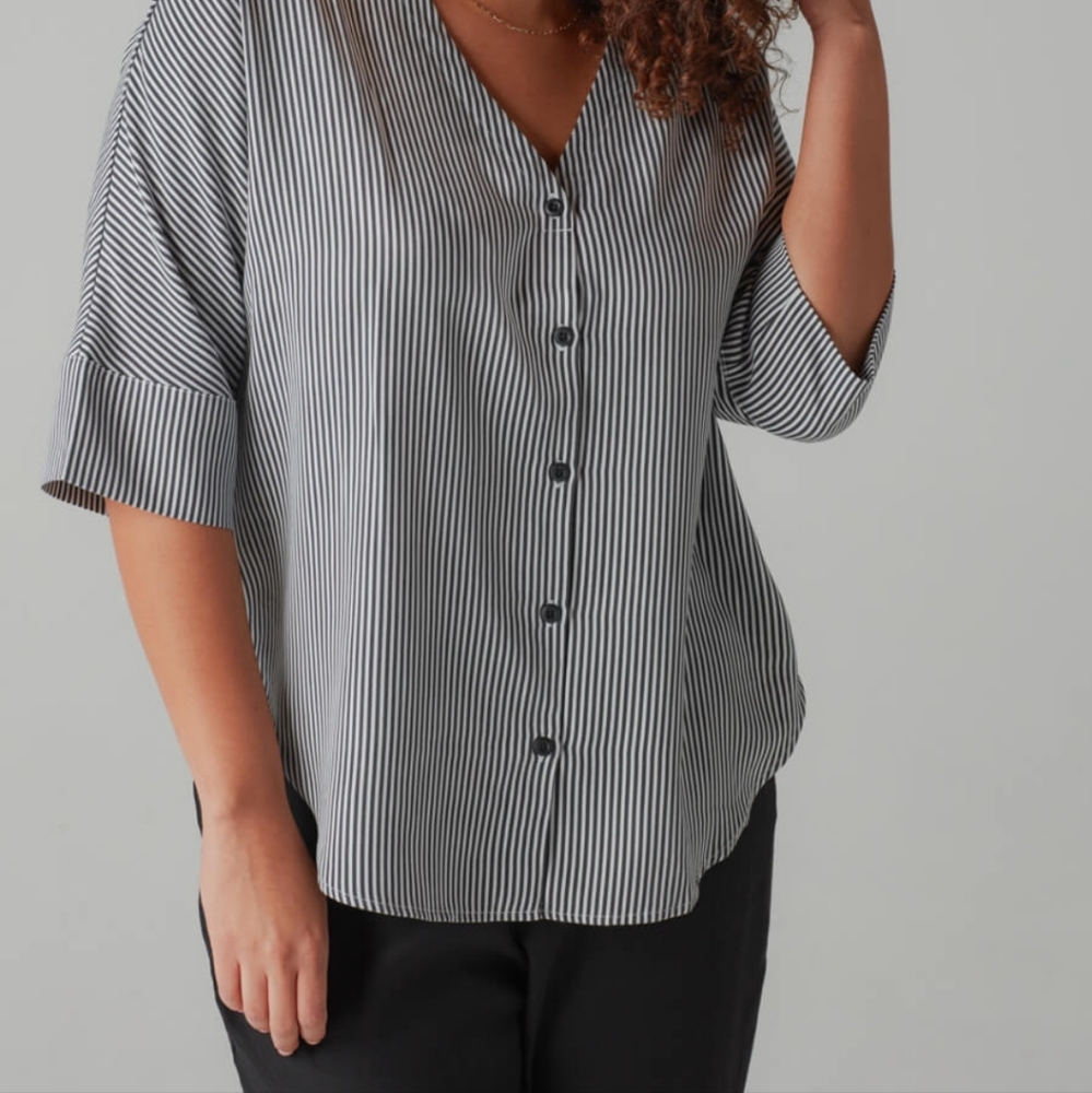 Like New- Vetta Boyfriend Blouse XS